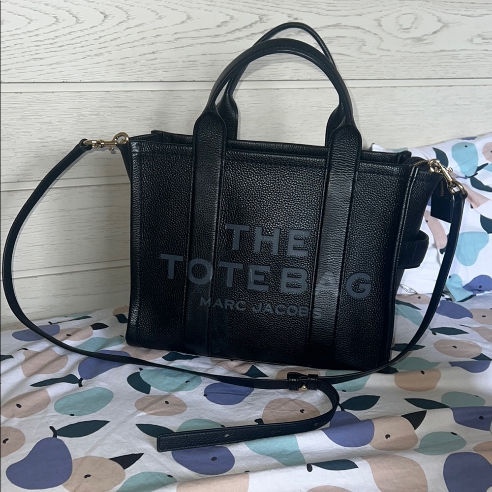 Marc Jacobs The Leather Medium Tote Bag | Black • Crossbody